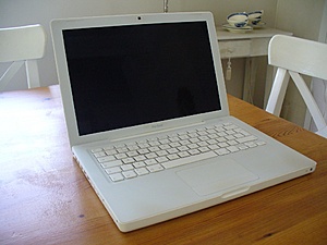 [TK] Apple Macbook 13"-p1080197s-jpg