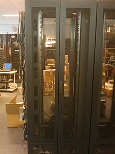 TKA: 19" cabinets met PDU-imag0247-jpg