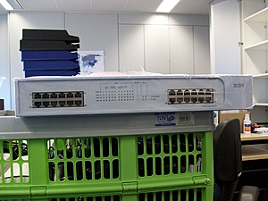 Te koop 24 ports 3Com 4924 switch-100_0797-jpg