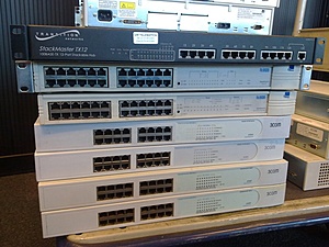 Verschillende 3com switches &amp; hubs te koop aangeboden-02032010016-jpg