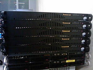 3x SuperMicro, 1x Axis 206-imag0098-jpg