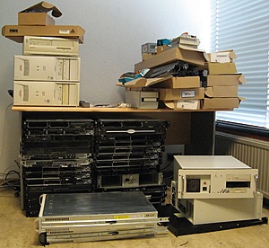 Partij oude servers / CRT monitoren / diversen-oude_hardware_001-jpg