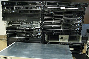 Partij oude servers / CRT monitoren / diversen-oude_hardware_002-jpg