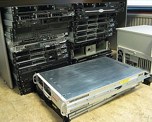 Partij oude servers / CRT monitoren / diversen-oude_hardware_003-jpg