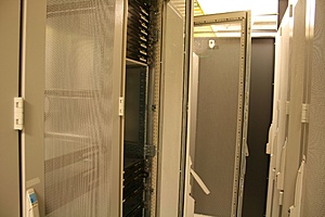 [TKA] 50 19" Rittal racks-img_1931-jpg