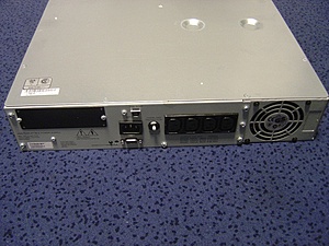 [TK]2u Smart UPS 1500-unitachterkant-jpg