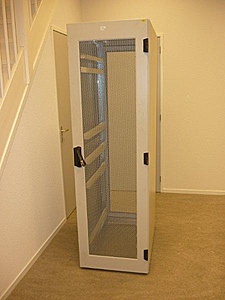 Te koop: gebruikte 42U racks van Knurr-rack1-jpg