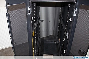 IBM 24 Unit Server  Rack ( halfhoog)-103509374-ibm-24-unit-server-rack-jpg