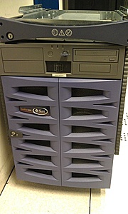 Sun Fire V890 &amp; V490-v890-front-jpg