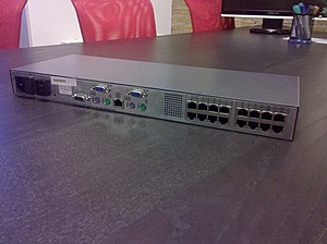 [TKA] KVM's, extenders, ps/2 pods en apc's-kvm02-zonderinternet1thb-jpg