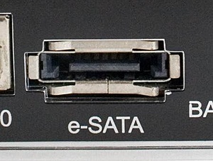 Hardware hosting met shared storage solution.-esata-port-computer-449x339-jpg