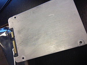 Nieuwe intel SSD, achterkant toch redelijk bekrast-foto-2-5-jpg