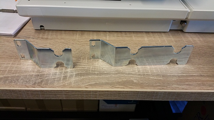 Mounting (bracket) voor 2 zero-U APC PDU's naast elkaar-apcbeugel-jpg