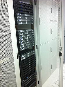 Plaats een foto van je rack/servers/datacenter-foto-large-jpg