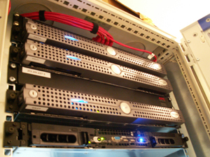 Plaats een foto van je rack/servers/datacenter-front_rack2-jpg