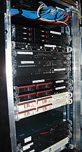 Plaats een foto van je rack/servers/datacenter-rackvoor-jpg