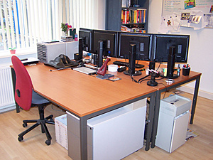 Post een foto van je werkplek !-werkplek_achter-jpg