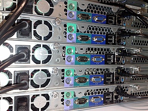 Plaats een foto van je rack/servers/datacenter-achterkant-jpg