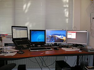 Post een foto van je werkplek !-bureau2008-jpg
