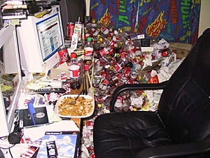 Post een foto van je werkplek !-messy_computer_room-jpg