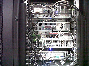 Plaats een foto van je rack/servers/datacenter-rack1-jpg