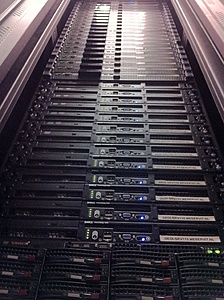 Plaats een foto van je rack/servers/datacenter-rack7-5-1-jpg