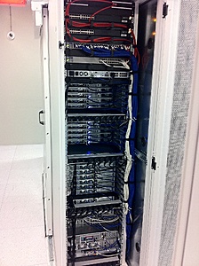 Plaats een foto van je rack/servers/datacenter-achterkant-rack-jpg