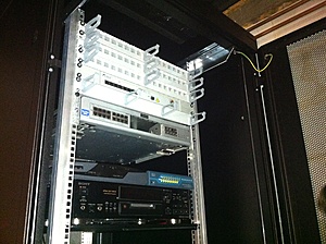 Zelf hosting Complicatie met Bandbreedte-patchkast-boven-jpg